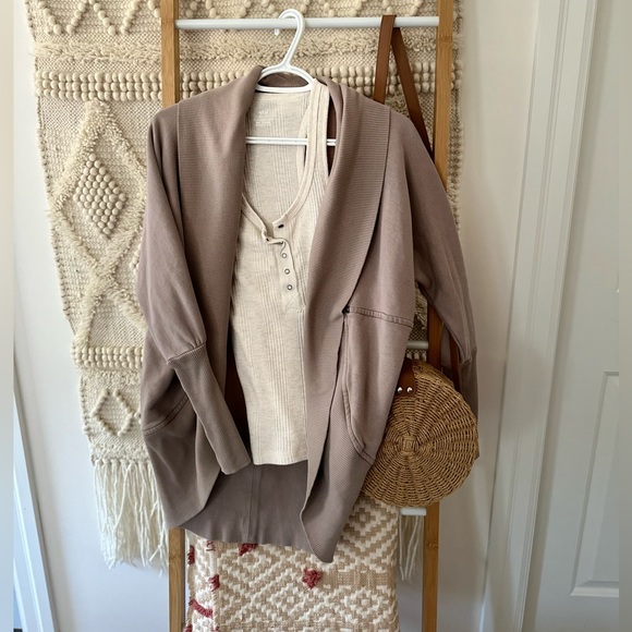 Aritzia Wilfred cardigan - Picture 1 of 2